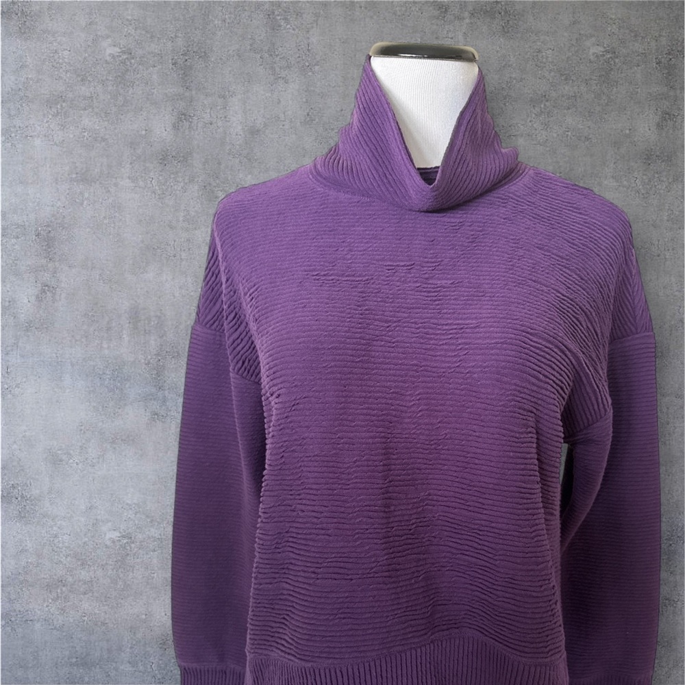 Calia mid-weight women’s pullover top
Size small